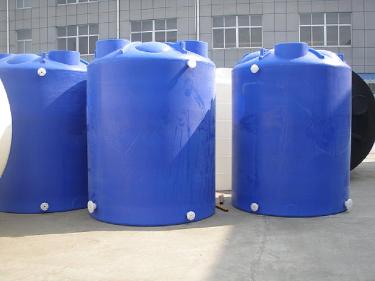 水箱哪里买，PE水箱价格，化工桶厂家地址